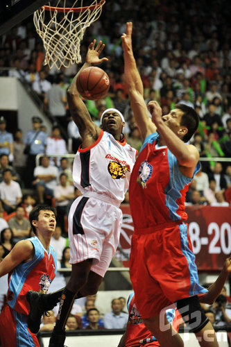 湖北U20全运队主帅高峰：希望队员们能更多的为国字号效力（湖北U20全运队主教练高峰：期待队员更多入选国字号并贡献力量）