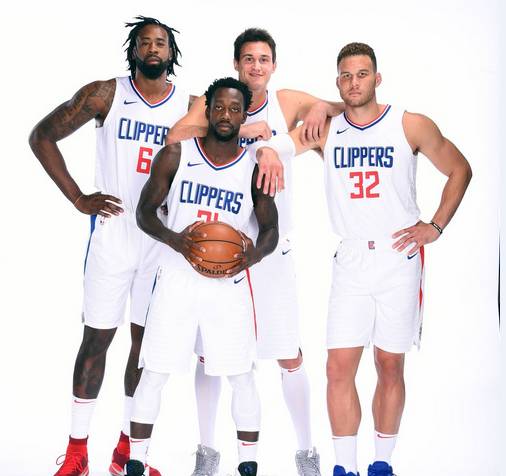 姆巴佩梅开二度，追近C罗的年度进球纪录（姆巴佩双响，逼近C罗年度进球纪录）