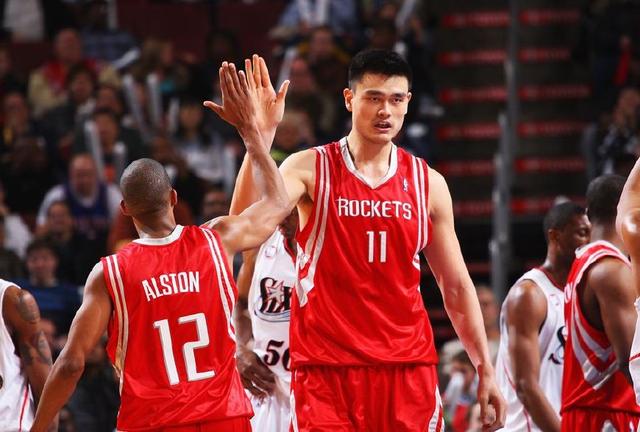 NBA球员专访：詹姆斯谈团队合作（专访詹姆斯：谈NBA团队协作之道）