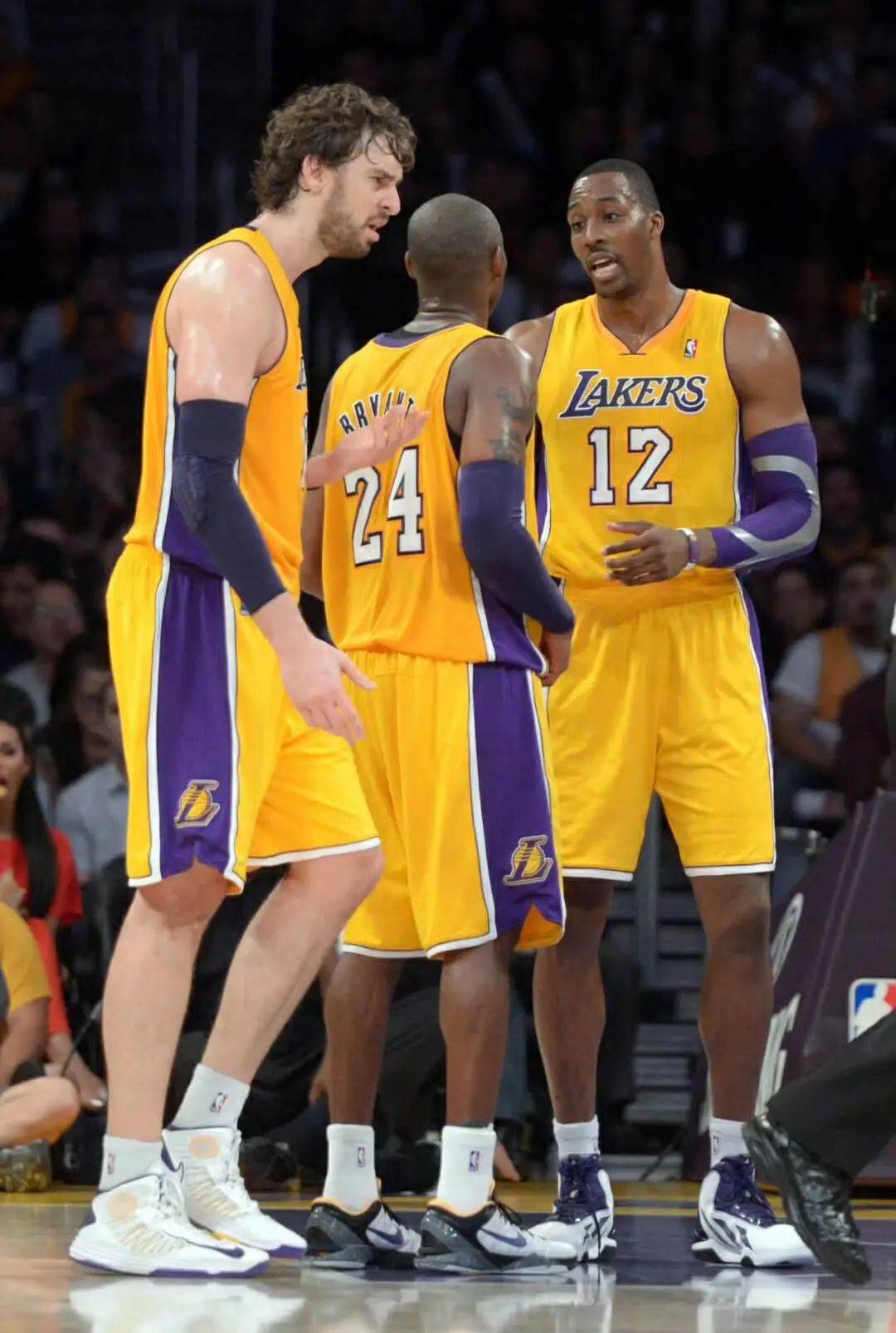 进攻哑火！天津首节合计18中4只得11分（手感冰冷！天津首节18投4中仅得11分）