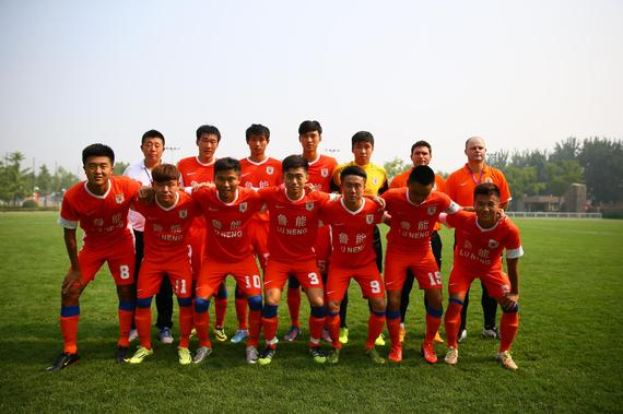 伊萨克首夺瑞典金球奖，上半年纽卡高光成关键（伊萨克首次加冕瑞典金球，纽卡上半年神勇表现成关键）