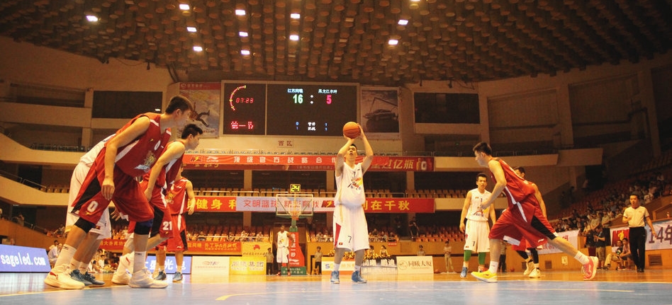 阿斯跟队：德容今天已回归训练，阿劳霍预计将缺战马竞（阿斯随队报道：德容今日复训，阿劳霍或缺席对阵马竞）