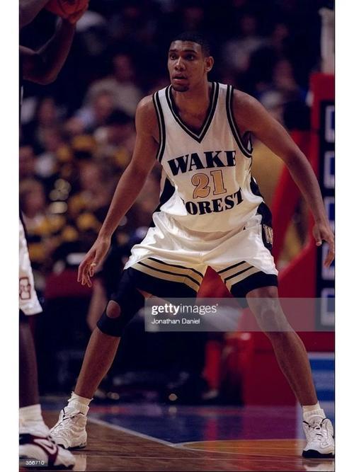 中超第30轮跑动距离榜：钟晋宝13356米居首，周定洋第二（中超第30轮跑动里程榜：钟晋宝以13356米夺魁，周定洋位列第二）