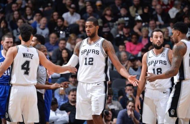 卡佩罗：斯帕莱蒂不能执着于某些固定阵型，他要学会灵活变通（卡佩罗：斯帕莱蒂别死守阵型，应学会灵活调整）